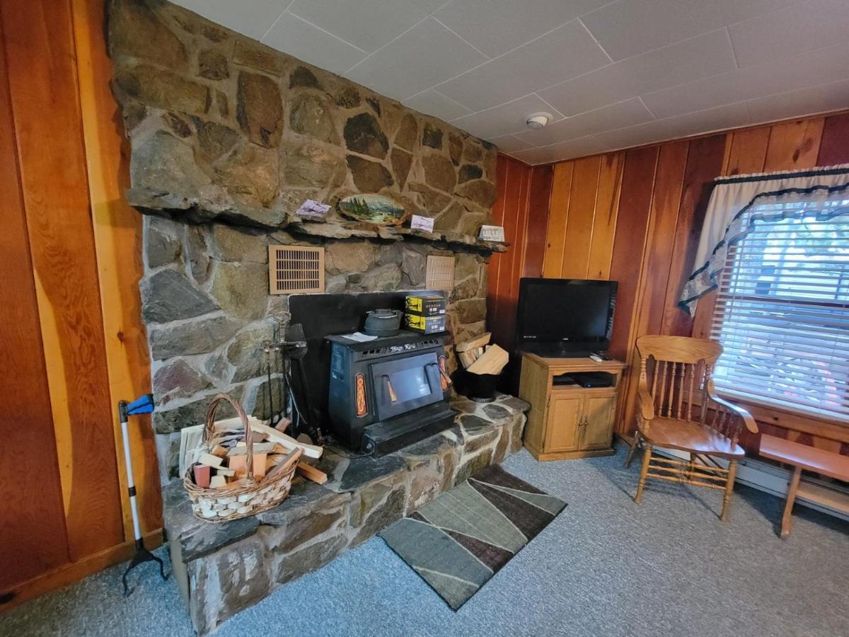 Wagon Wheel Hotel West Yellowstone Exterior photo