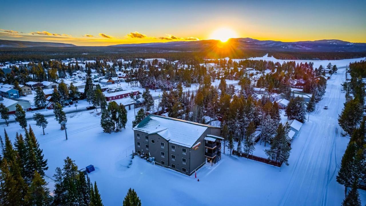Wagon Wheel Hotel West Yellowstone Exterior photo