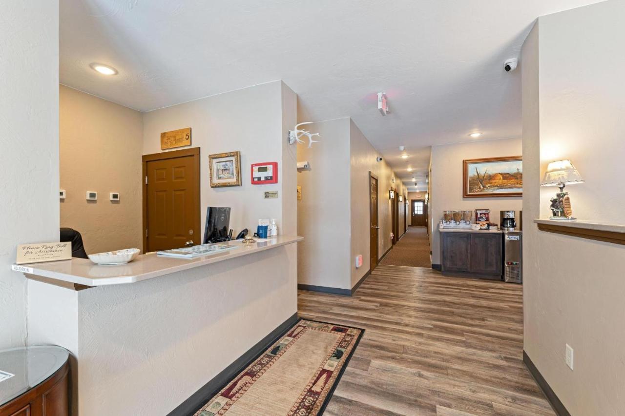 Wagon Wheel Hotel West Yellowstone Exterior photo