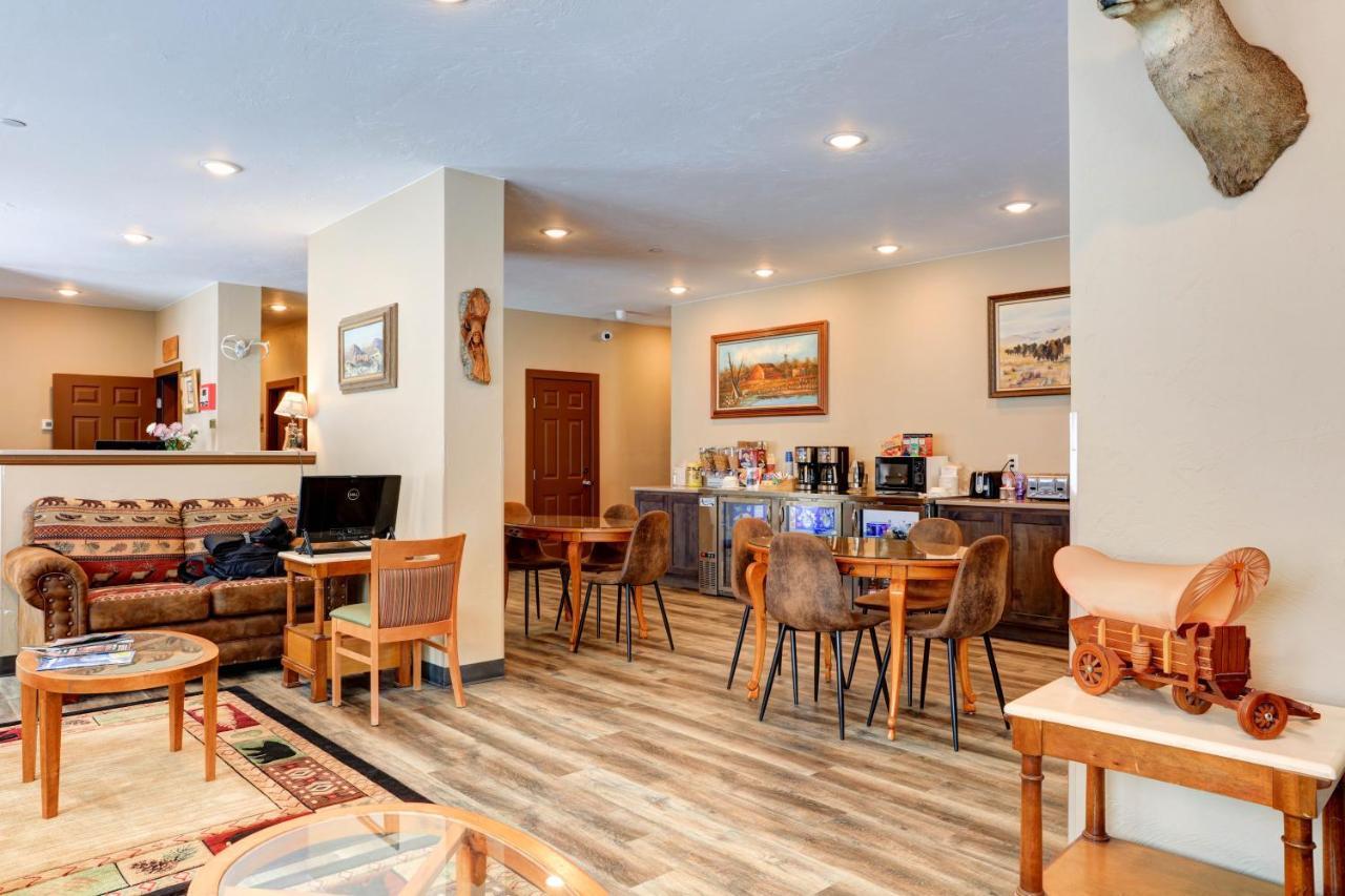 Wagon Wheel Hotel West Yellowstone Exterior photo