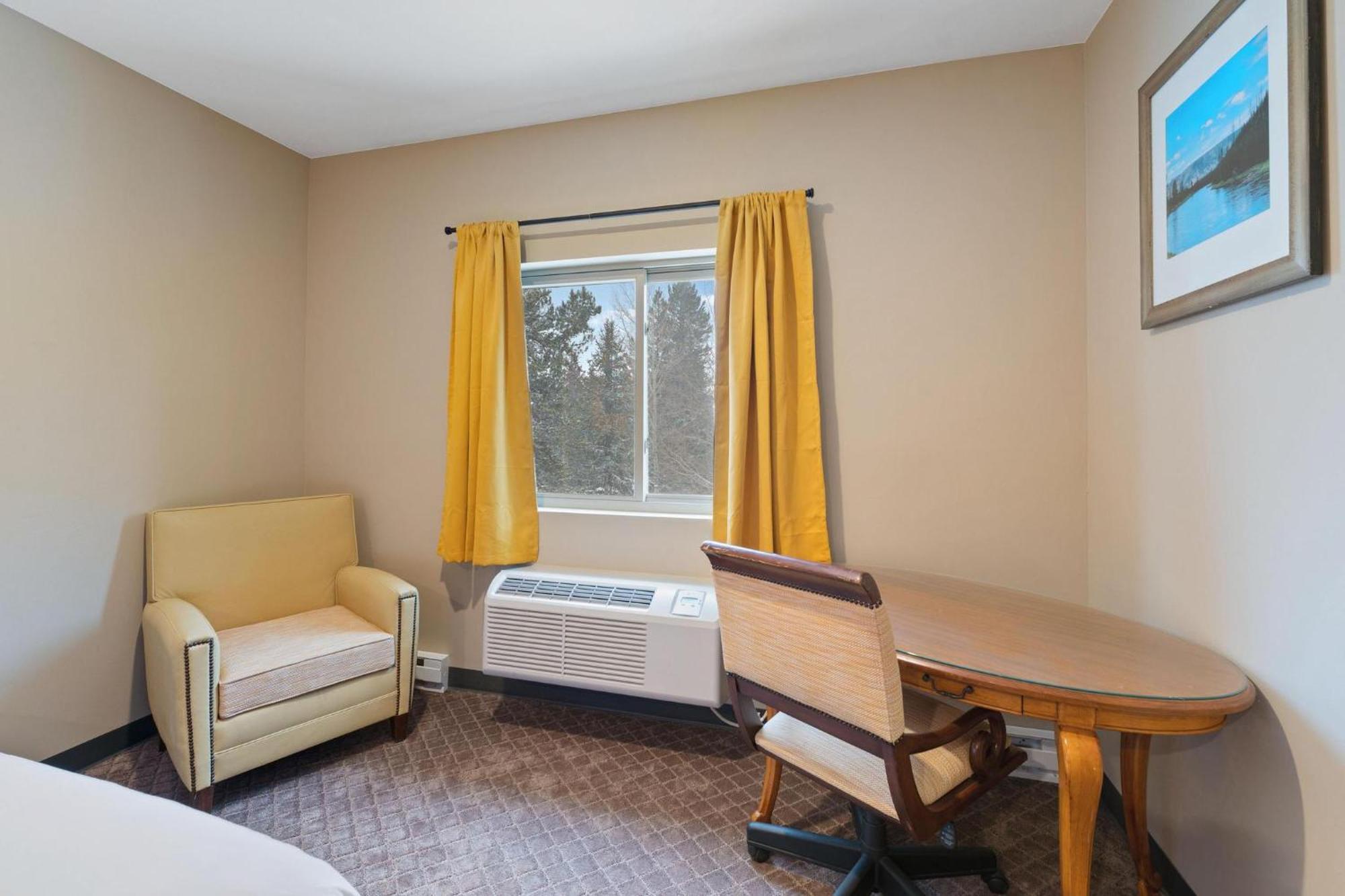 Wagon Wheel Hotel West Yellowstone Exterior photo